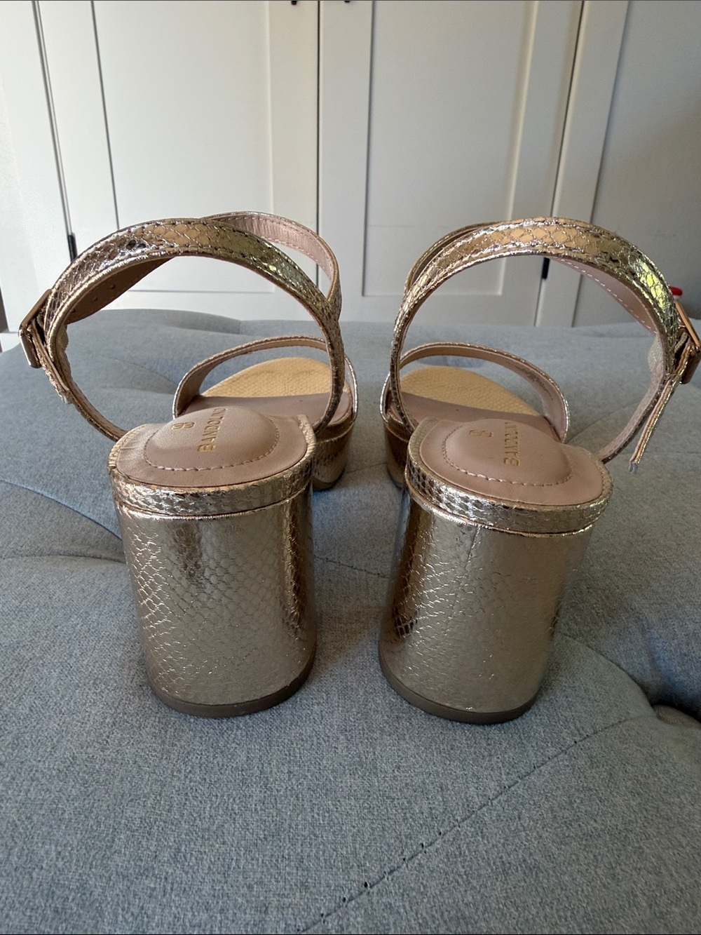 Bandolino Gold Snakeskin Texture Block Heel Sandals size 8 - 8.5 - Picture 3 of 8